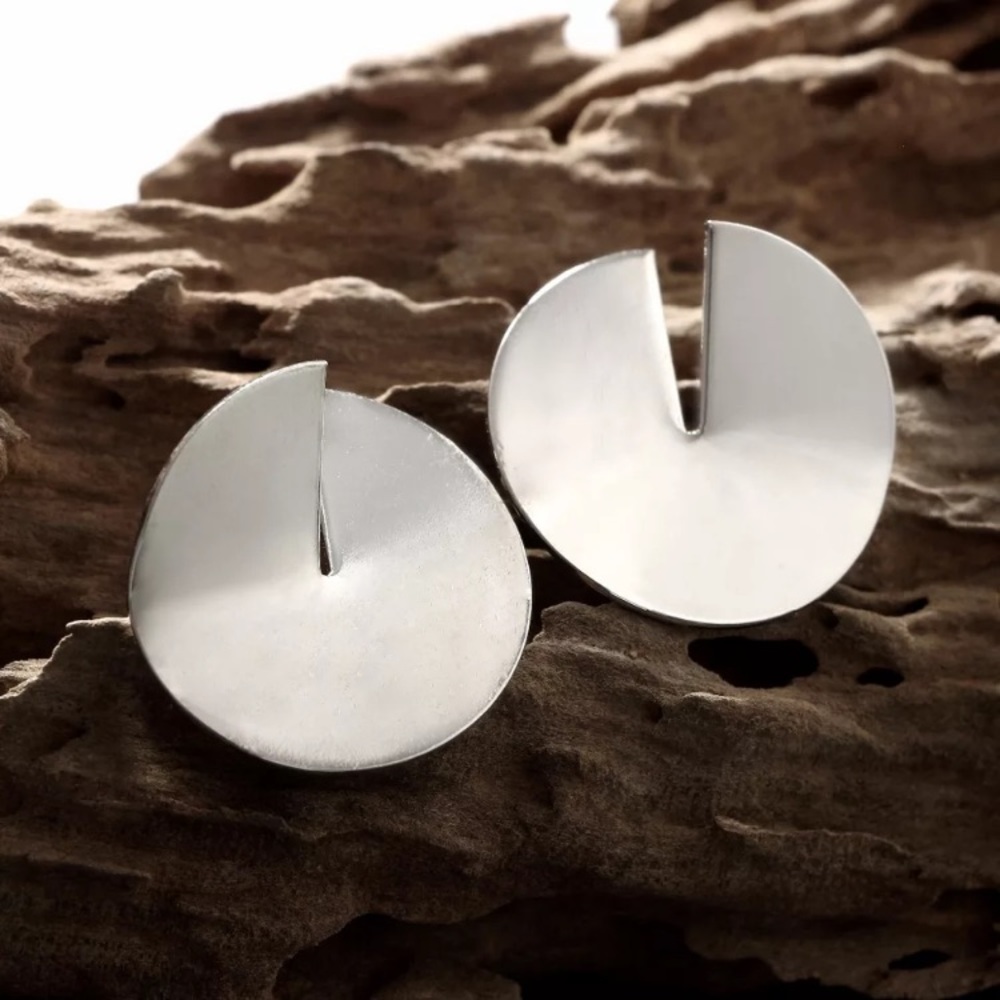 ⚜️[𝟯/$𝟭𝟴]⚜️Big Silver Round Cut Earrings NEW - Picture 2 of 14